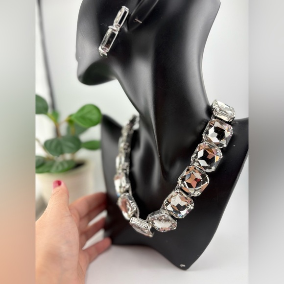 Statement Crystal Necklace & Earrings Set - Picture 8 of 11